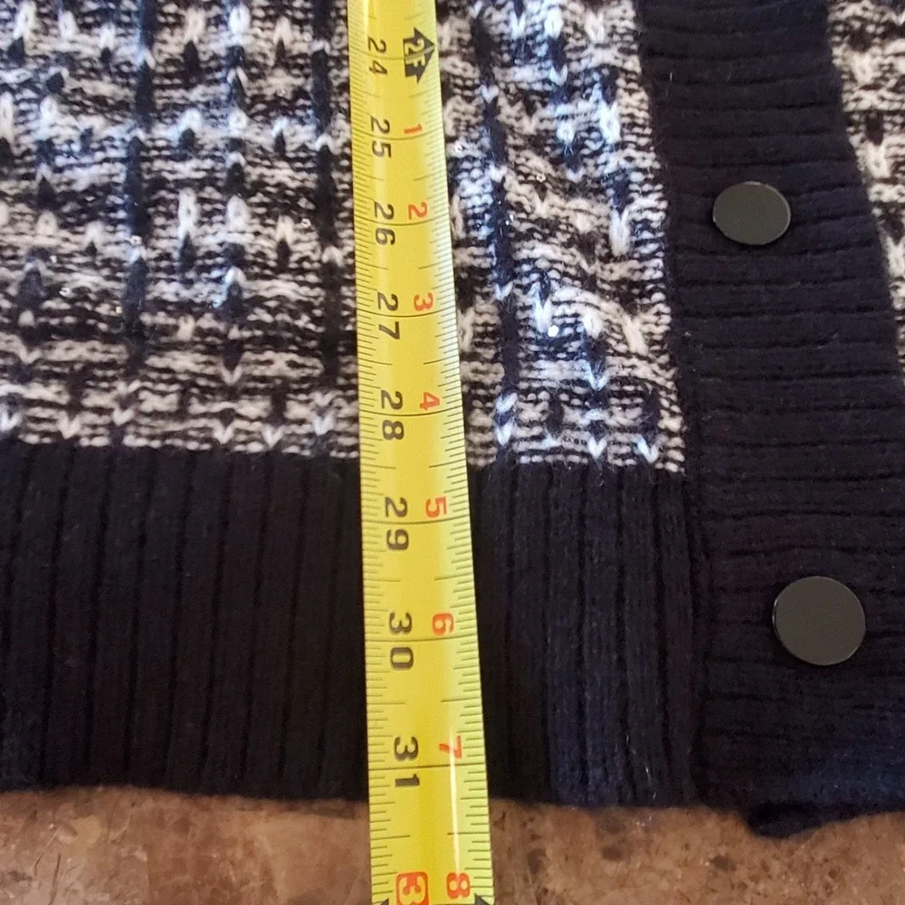 Torrid sz 2 chunky boyfriend cardigan v-neck sweater NWT sequins black/white‎